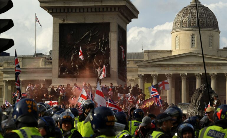 UK ‘ਚ ਸੜਕਾਂ ‘ਤੇ ਉਤਰੇ ਇੱਕ ਲੱਖ ਤੋਂ ਵੱਧ ਲੋਕ, ਗੈਰ ਕਾਨੂੰਨੀ ਪ੍ਰਵਾਸੀਆਂ ਵਿਰੁੱਧ ਇਕੱਠ