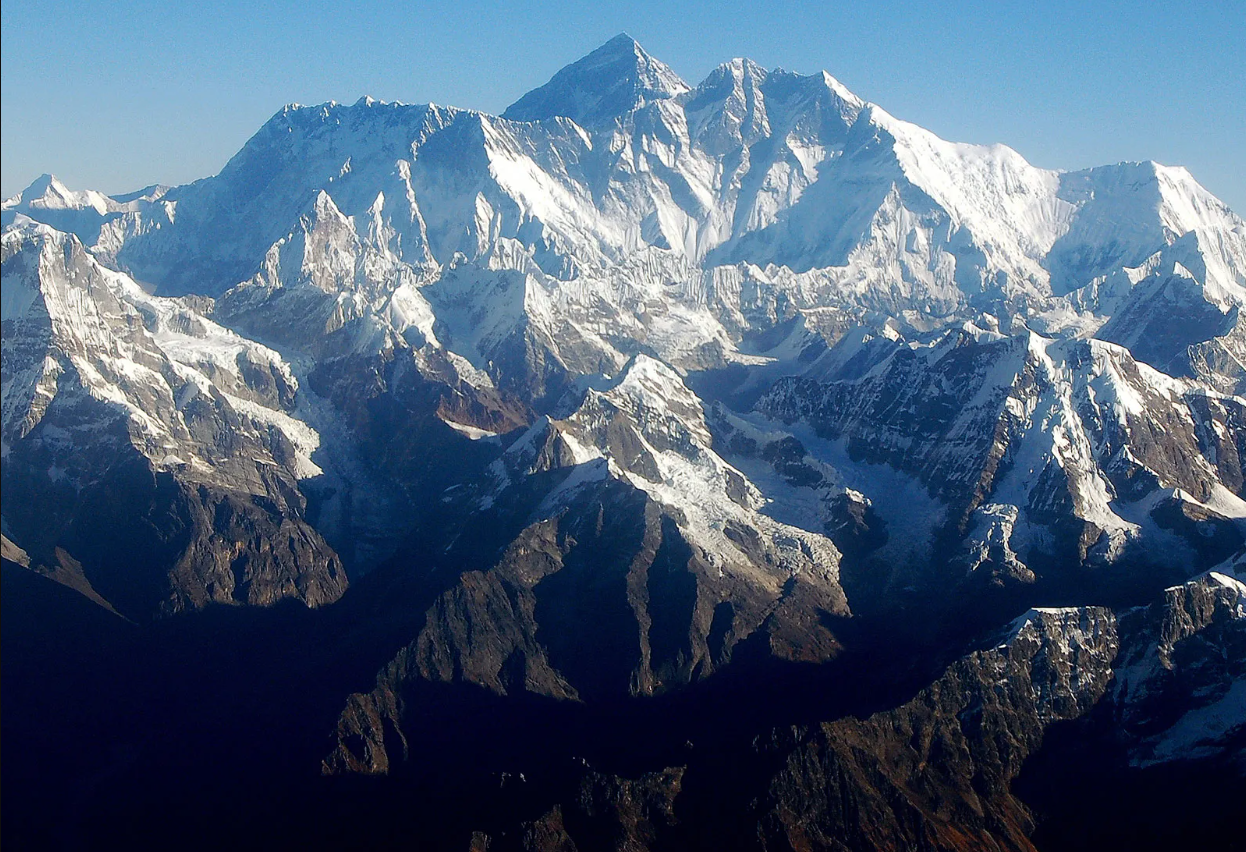 Mount Everest: ਮਾਊਂਟ ਐਵਰੈਸਟ ਬਣਿਆ ਮੌਤ ਦਾ ਪਹਾੜ: ਬਰਫ਼ੀਲੇ ਤੂਫ਼ਾਨ ਕਾਰਨ ਫਸੇ ਹਜ਼ਾਰਾਂ ਪਰਬਤਾਰੋਹੀ, 350 ਨੂੰ ਬਚਾਇਆ ਗਿਆ