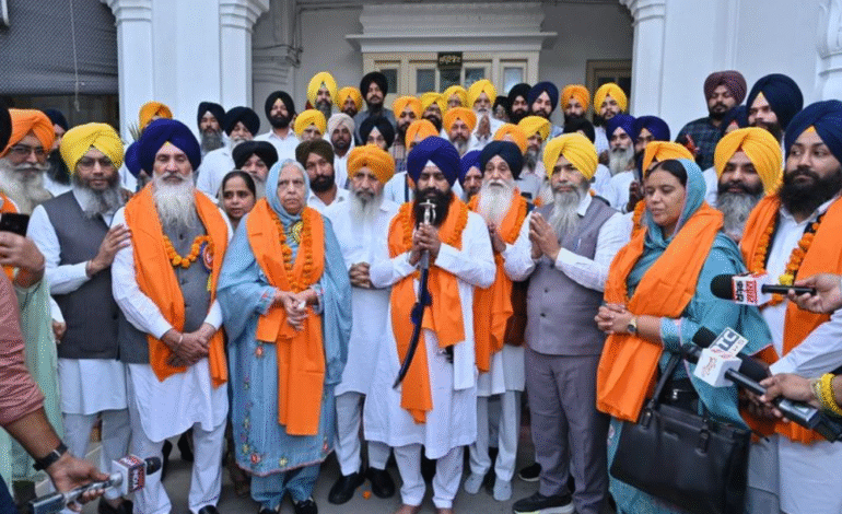 ਪ੍ਰਕਾਸ਼ ਪੁਰਬ ਮਨਾਉਣ ਲਈ 2100 ਸਿੱਖ ਸ਼ਰਧਾਲੂਆਂ ਦਾ ਜਥਾ ਪਾਕਿਸਤਾਨ ਪਹੁੰਚਿਆ