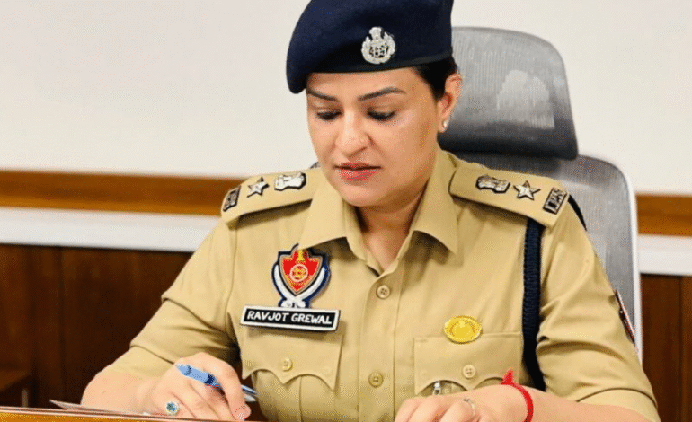 ਜ਼ਿਮਣੀ ਚੋਣ: ਭਾਰਤੀ ਚੋਣ ਕਮਿਸ਼ਨ ਨੇ ਐਸਐਸਪੀ ਤਰਨ ਤਾਰਨ ਡਾ. ਰਵਜੋਤ ਕੌਰ ਗਰੇਵਾਲ ਨੂੰ ਕੀਤਾ ਮੁਅੱਤਲ