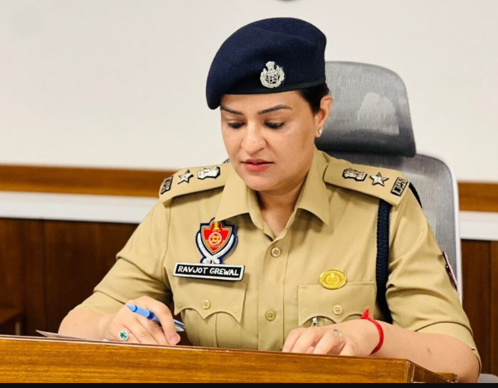 ਜ਼ਿਮਣੀ ਚੋਣ: ਭਾਰਤੀ ਚੋਣ ਕਮਿਸ਼ਨ ਨੇ ਐਸਐਸਪੀ ਤਰਨ ਤਾਰਨ ਡਾ. ਰਵਜੋਤ ਕੌਰ ਗਰੇਵਾਲ ਨੂੰ ਕੀਤਾ ਮੁਅੱਤਲ