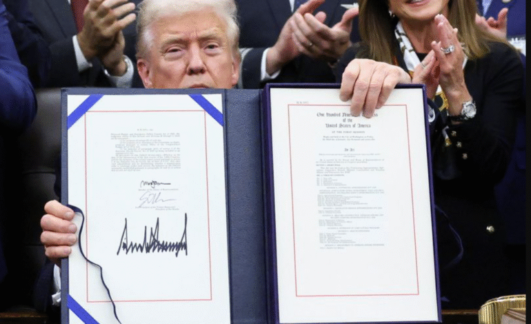 ਅਮਰੀਕਾ ’ਚ 43 ਦਿਨਾਂ ਤੋਂ ਜਾਰੀ ਸ਼ੱਟਡਾਊਨ ਖ਼ਤਮ