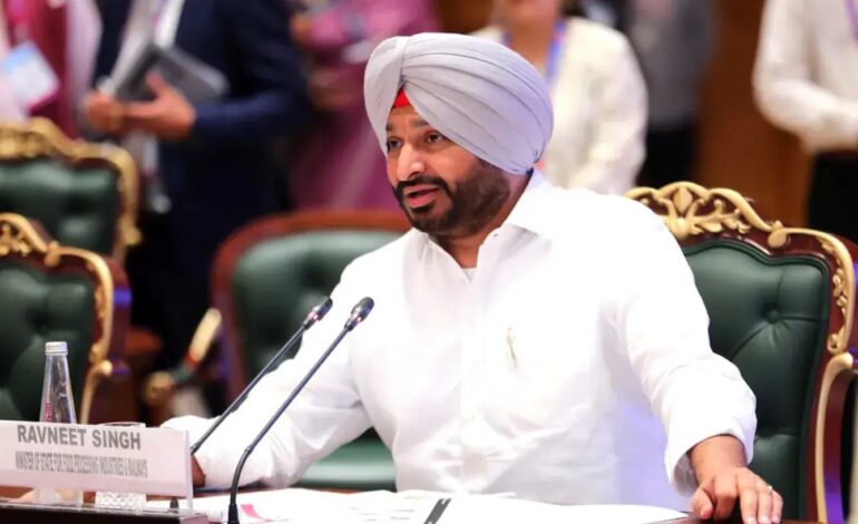 ਬਿੱਟੂ ਦਾ ਯੂਟਰਨ; ਅੰਮ੍ਰਿਤਪਾਲ ਨੂੰ ਅੰਤਰਿਮ ਪੈਰੋਲ ਦੇਣ ਦੀ ਜਨਤਕ ਤੌਰ ’ਤੇ ਵਕਾਲਤ