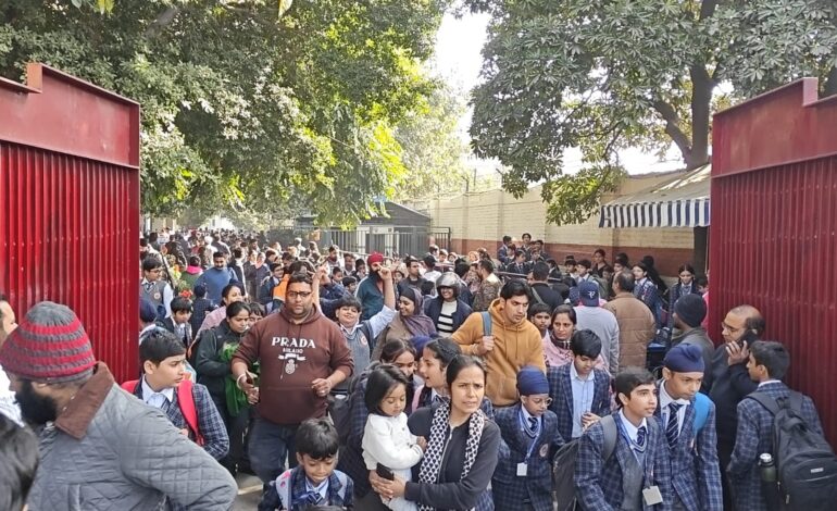 ਜਲੰਧਰ ਦੇ 11 ਸਕੂਲਾਂ ਨੂੰ ਬੰਬ ਨਾਲ ਉਡਾਉਣ ਦੀ ਧਮਕੀ; ਸਕੂਲ ਪ੍ਰਸ਼ਾਸਨ ਨੇ ਬੱਚਿਆਂ ਨੂੰ ਭੇਜਿਆ ਘਰ