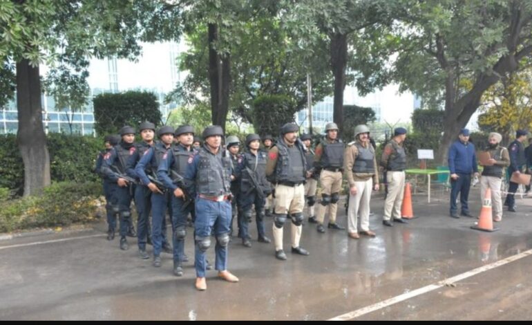 ਚੰਡੀਗੜ੍ਹ ਜ਼ਿਲ੍ਹਾ ਅਦਾਲਤ ’ਚ ਬੰਬ ਦੀ ਖ਼ਬਰ ਨਾਲ ਫੈਲੀ ਦਹਿਸ਼ਤ: ਖਾਲੀ ਕਰਵਾਈ ਗਈ ਇਮਾਰਤ