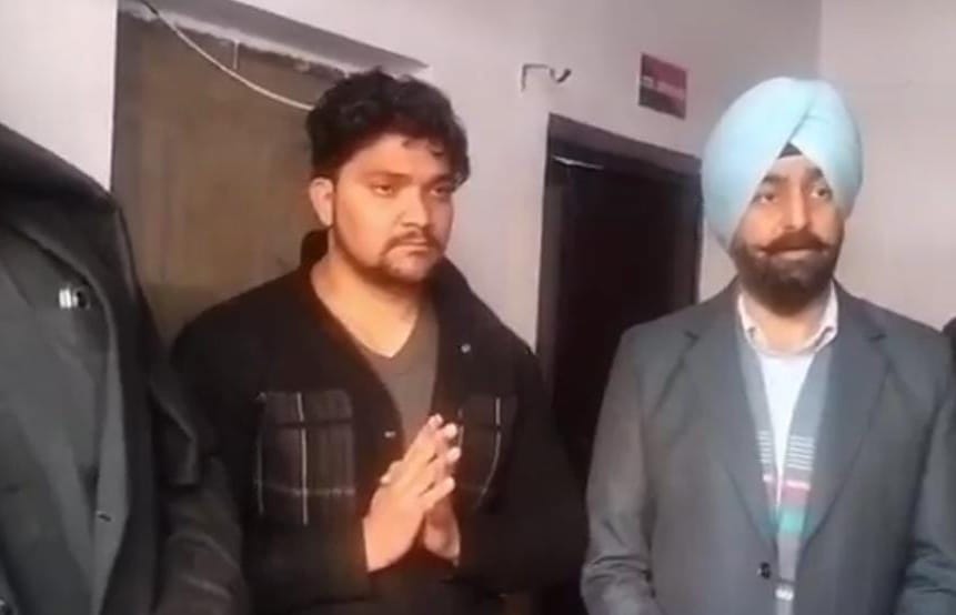 ਸ੍ਰੀ ਹਰਿਮੰਦਰ ਸਾਹਿਬ ਦੇ ਸਰੋਵਰ ’ਚ ‘ਵੁਜ਼ੂ’ ਕਰਨ ਵਾਲੇ ਵਿਅਕਤੀ ਖਿਲਾਫ ਪੁਲੀਸ ਸ਼ਿਕਾਇਤ