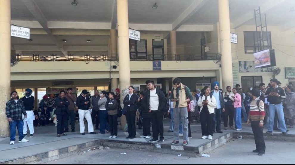 PRTC Strike: ਪੰਜਾਬ ’ਚ ਬੱਸਾਂ ਦਾ ਮੁਕੰਮਲ ਚੱਕਾ ਜਾਮ ਦੂਜੇ ਦਿਨ ਵੀ ਜਾਰੀ; ਮੁਸਾਫ਼ਰ ਹੋਏ ਖੱਜਲ- ਖ਼ੁਆਰ