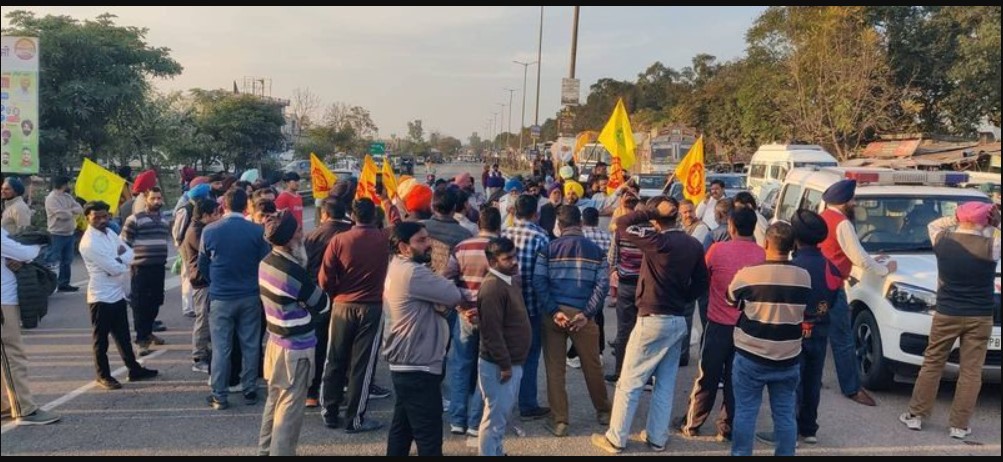 ਕਿਸਾਨਾਂ ਦੇ ਰੋਹ ਅੱਗੇ ਝੁਕਿਆ ਪ੍ਰਸ਼ਾਸਨ: ਰਾਵੀ-ਬਿਆਸ ਟ੍ਰਿਬਿਊਨਲ ਦਾ ਰੋਪੜ ਦੌਰਾ ਰੱਦ