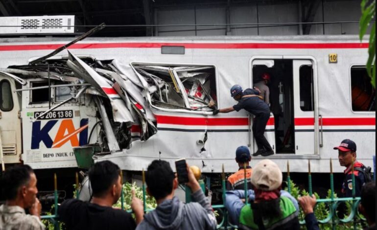 Jakarta Train Accident: ਹਾਈ-ਸਪੀਡ ਰੇਲਗੱਡੀ ਨੇ ਖੜ੍ਹੀ ਲੋਕਲ ਗੱਡੀ ਨੂੰ ਮਾਰੀ ਟੱਕਰ, 7 ਮੌਤਾਂ