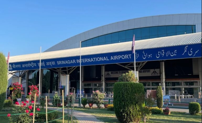 Srinagar ਹਵਾਈ ਅੱਡੇ ‘ਤੇ ਦੋ ਅਮਰੀਕੀ ਨਾਗਰਿਕ ਹਿਰਾਸਤ ‘ਚ ਲਏ; ਸਾਮਾਨ ਵਿੱਚੋਂ ਸੈਟੇਲਾਈਟ ਫੋਨ ਬਰਾਮਦ