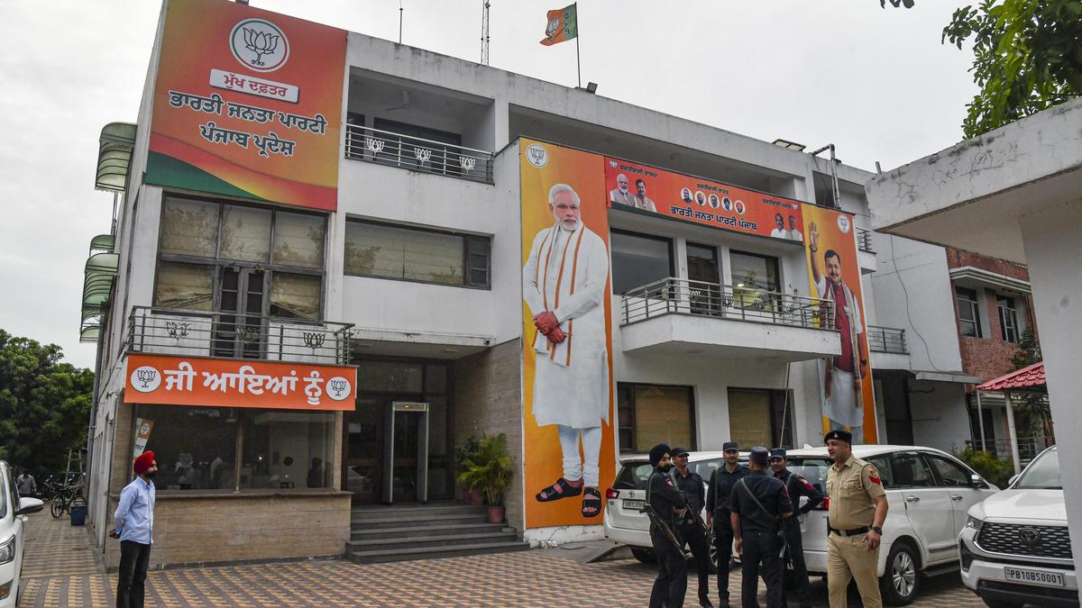 BJP office blast: ਭਾਜਪਾ ਦਫ਼ਤਰ ਨੇੜੇ ਬਲਾਸਟ ਮਾਮਲੇ ‘ਚ ਵੱਡੀ ਅਪਡੇਟ! ਪੁਲਸ ਨੇ ਚੁੱਕਿਆ ਪੁਰਤਗਾਲ ਤੋਂ ਆਇਆ ਨੌਜਵਾਨ