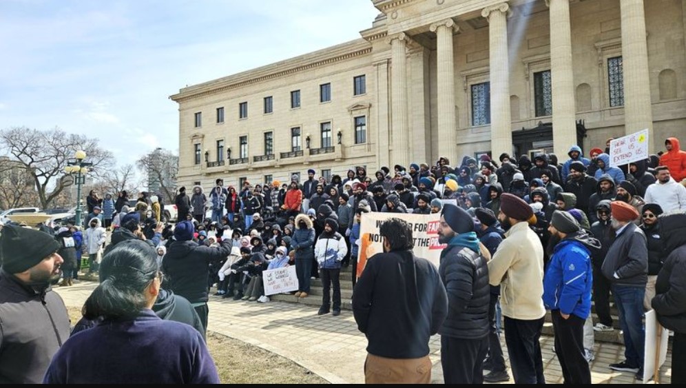 Canada: ਮੈਨੀਟੋਬਾ ਵਿੱਚ ਵਰਕ ਪਰਮਿਟ ਨੂੰ ਲੈ ਕੇ ਪ੍ਰਦਰਸ਼ਨ; ਅੰਤਰਰਾਸ਼ਟਰੀ ਵਿਦਿਆਰਥੀਆਂ ਅਤੇ ਪੰਜਾਬੀ ਨੌਜਵਾਨਾਂ ਦਾ ਭਵਿੱਖ ਦਾਅ ‘ਤੇ