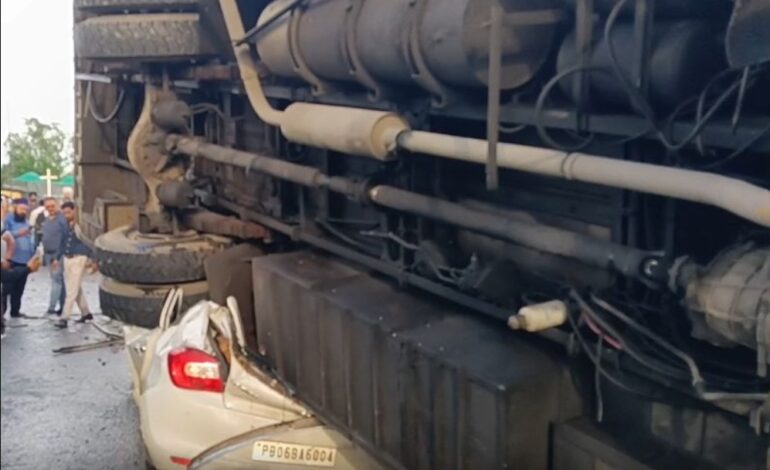 Gurdaspur Accident: ਡਿਵਾਈਡਰ ਟੱਪ ਕੇ ਕਾਰ ਉੱਪਰ ਪਲਟੀ ਬੱਸ; 26 ਸਵਾਰੀਆਂ ਜ਼ਖ਼ਮੀ