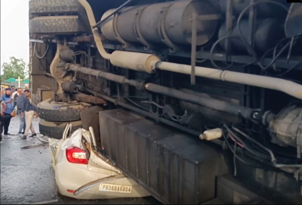 Gurdaspur Accident: ਡਿਵਾਈਡਰ ਟੱਪ ਕੇ ਕਾਰ ਉੱਪਰ ਪਲਟੀ ਬੱਸ; 26 ਸਵਾਰੀਆਂ ਜ਼ਖ਼ਮੀ