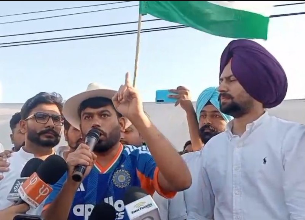 Cockroach Janta Party ਵੱਲੋਂ ਅੰਮ੍ਰਿਤਸਰ ਵਿੱਚ ਕੇਂਦਰ ਸਰਕਾਰ ਖਿਲਾਫ ਪ੍ਰਦਰਸ਼ਨ