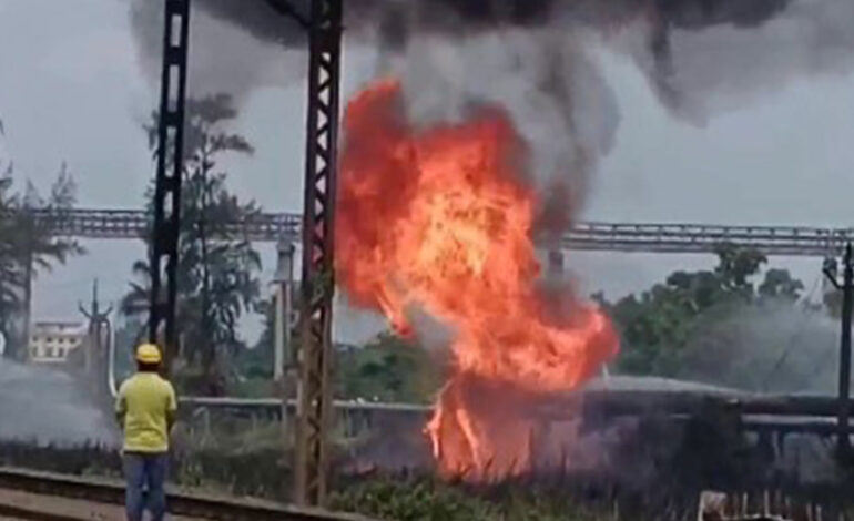 Factory Refinery Fire: ਹਲਦੀਆ ਪੈਟਰੋਕੈਮੀਕਲਜ਼ ਦੀ ਨੈਫ਼ਥਾ ਪਾਈਪਲਾਈਨ ’ਚ ਭਿਆਨਕ ਅੱਗ, 10 ਤੋਂ ਵੱਧ ਲੋਕ ਜ਼ਖ਼ਮੀ