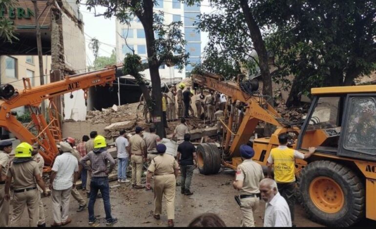 Chandigarh Building Collapse: ਦੋ ਮੰਜ਼ਿਲਾ ਇਮਾਰਤ ਡਿੱਗੀ; ਕਈ ਜਣਿਆਂ ਦੇ ਅੰਦਰ ਫਸੇ ਹੋਣ ਦਾ ਖ਼ਦਸ਼ਾ
