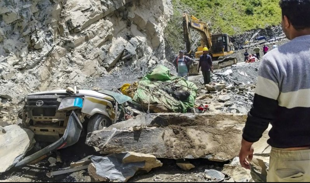 Himachal Pradesh ਵਿੱਚ ਭਾਰੀ ਮੀਂਹ ਅਤੇ ਢਿੱਗਾਂ ਡਿੱਗਣ ਕਾਰਨ Kiratpur-Manali Road ਬੰਦ