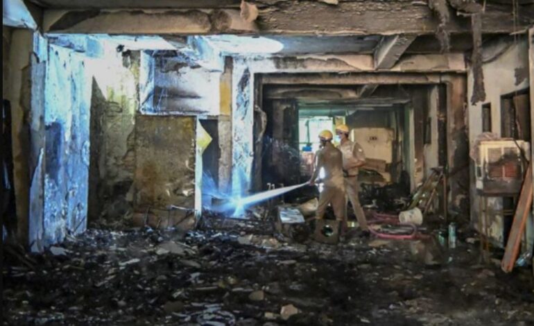 Noida Fire:  ਇਮਾਰਤ ‘ਚ ਚਾਰਜ ਹੋ ਰਹੇ EV ਸਕੂਟਰ ਨੂੰ ਲੱਗੀ ਅੱਗ; ਦਮ ਘੁੱਟਣ ਨਾਲ 2 ਦੀ ਮੌਤ, 100 ਤੋਂ ਵੱਧ ਬਚਾਏ