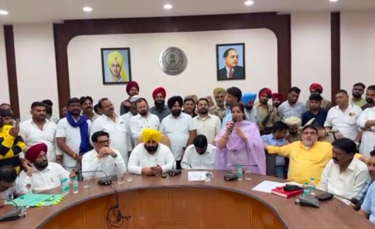Ludhiana Strike Ends: ਹਰਜੋਤ ਬੈਂਸ ਦੇ ਭਰੋਸੇ ਤੋਂ ਬਾਅਦ ਲੁਧਿਆਣਾ ’ਚ ਸਫ਼ਾਈ ਸੇਵਕਾਂ ਦੀ ਹੜਤਾਲ ਸਮਾਪਤ