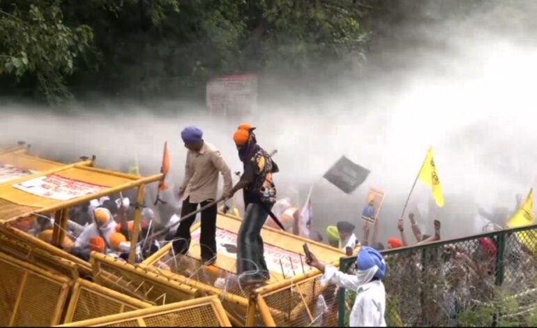 Qaumi Insaaf Morcha: ਚੰਡੀਗੜ੍ਹ-ਮੁਹਾਲੀ ਬਾਰਡਰ ’ਤੇ ਹਾਲਾਤ ਤਣਾਅਪੂਰਨ: ਪ੍ਰਦਰਸ਼ਨਕਾਰੀਆਂ ’ਤੇ ਦਾਗੇ ਅੱਥਰੂ ਗੈਸ ਦੇ ਗੋਲੇ ਤੇ ਮਾਰੀਆਂ ਪਾਣੀ ਦੀਆਂ ਬੁਛਾੜਾਂ